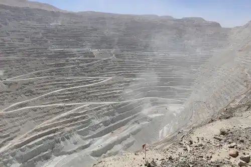 チュキカマタ銅山の露天掘り
