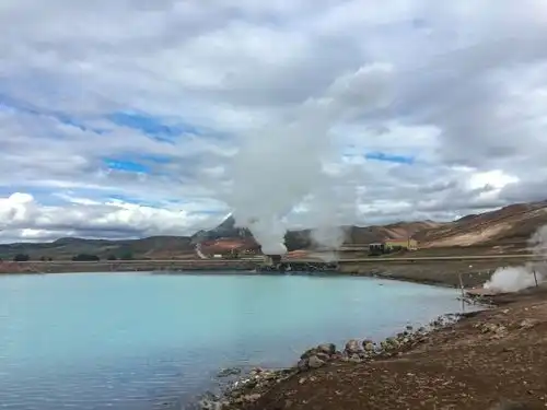 温泉と地熱の蒸気（アイスランド）