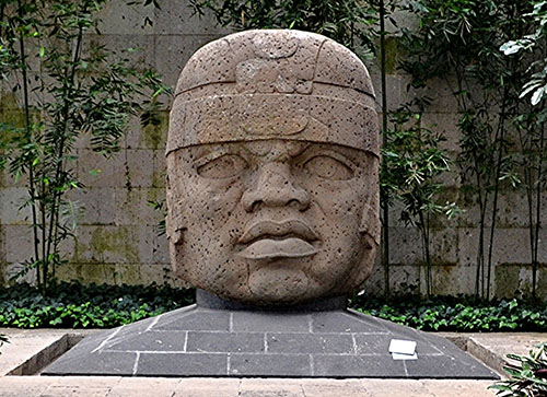 オルメカ文明の巨石人頭像